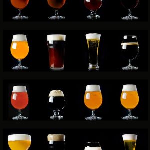 Copas y vasos de cerveza